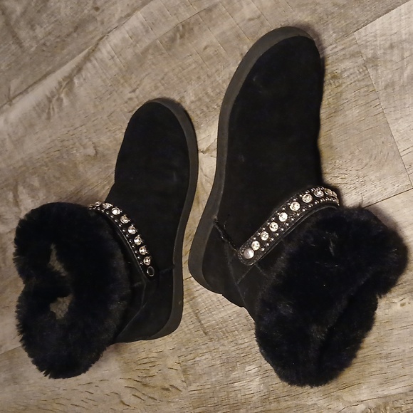 Canyon River Blues 'Anita' black furry rhinestone accented winter boots size 7 - Picture 7 of 13